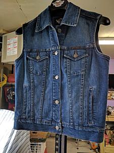 Women's Denim Harley Vest - Size Medium -  Shipped-img_20180430_104637.jpg