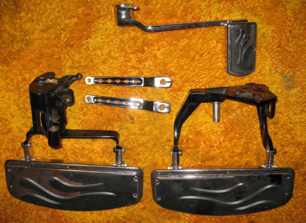 softail floorboard brackets. buckshot foot controls - Harley Davidson