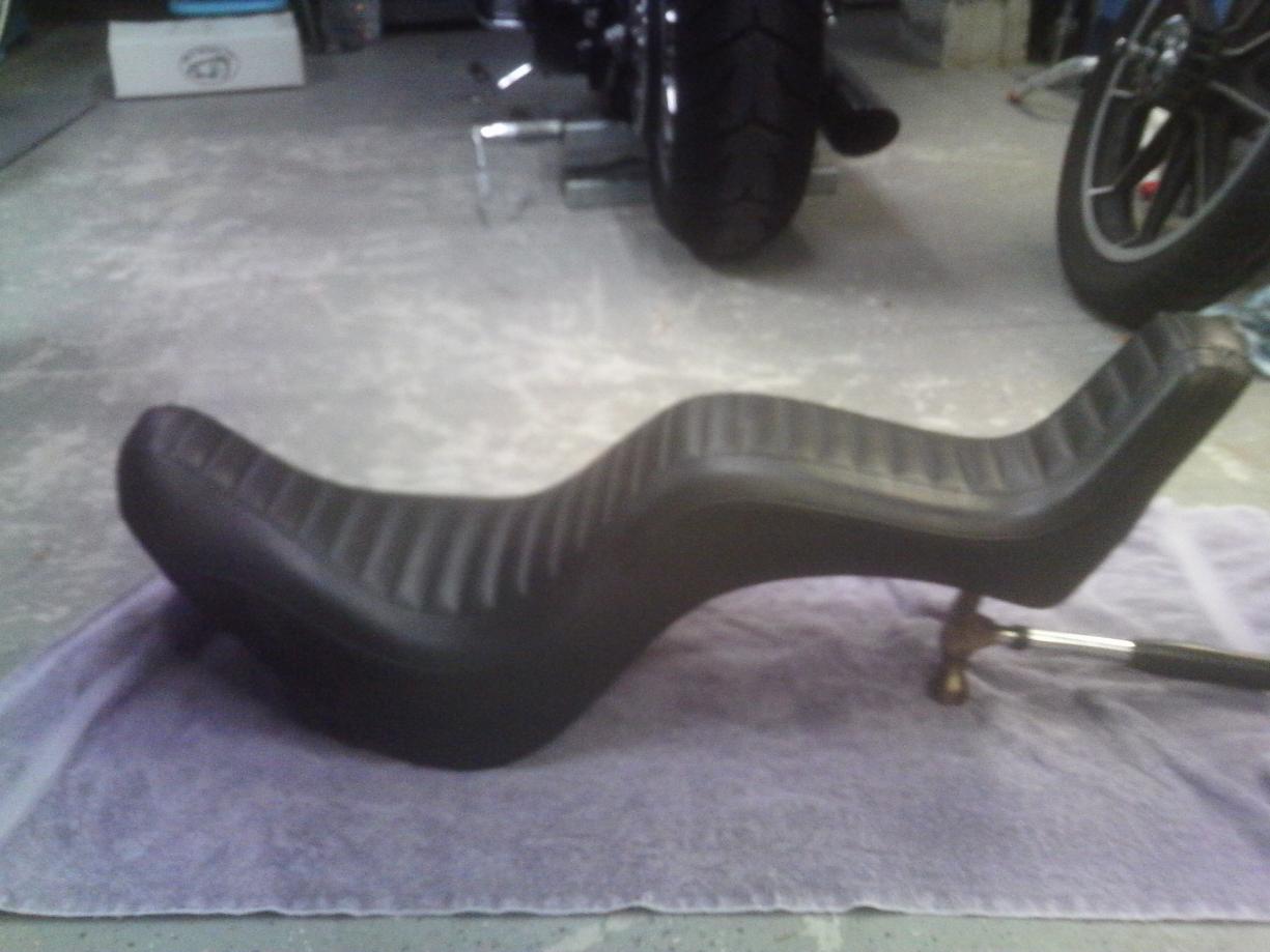 HD retro king  queen  seat  for 200 tire FXSTC Harley  