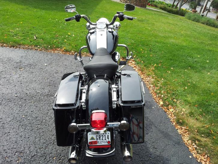 Pics of seats on Road King - Harley Davidson Forums