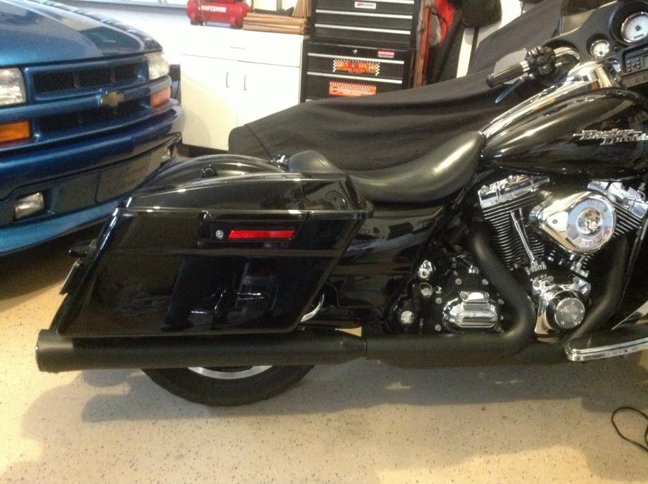 Black exhaust on your street glide / ultra - pics needed please