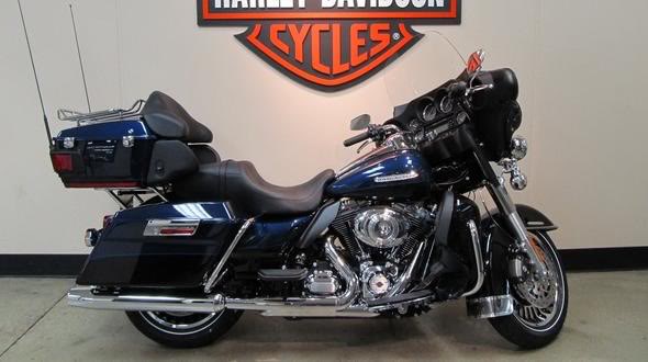 Name:  2012-flhtk-electra-glide-ultra-limited-big-blue-pearl-vivid-black-harley-davidson_billb.jpg
Views: 1191
Size:  35.4 KB