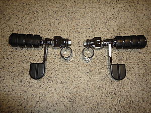 Kuryakyn 1-1/4&quot; Highway Clamps with ISO Pegs and Heel Rest-dsc02808.jpg
