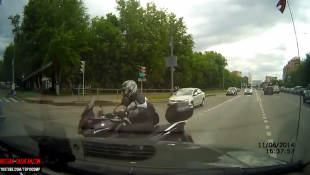 HARDLY DANGEROUS – Watch People Russian Around on Their Motorcycles