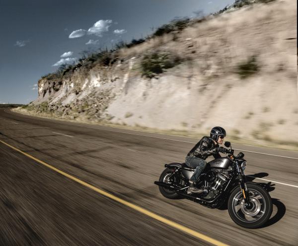 2016 Harley-Davidson Iron 883 Photo Gallery