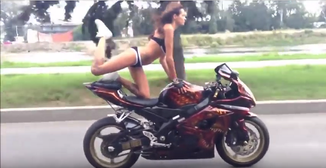 HARDLY DANGEROUS How Can You Not Watch What This Woman Does on a Motorcycle?
