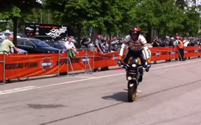 Buell Motorcycle Does an Impressive Stoppie