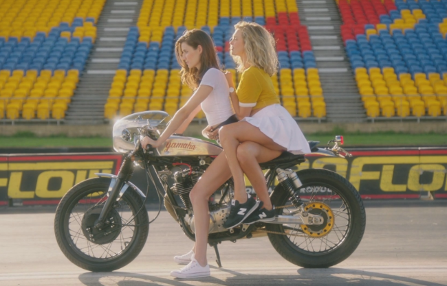 Video: These How-to Biker Chicks Rule – NSFW