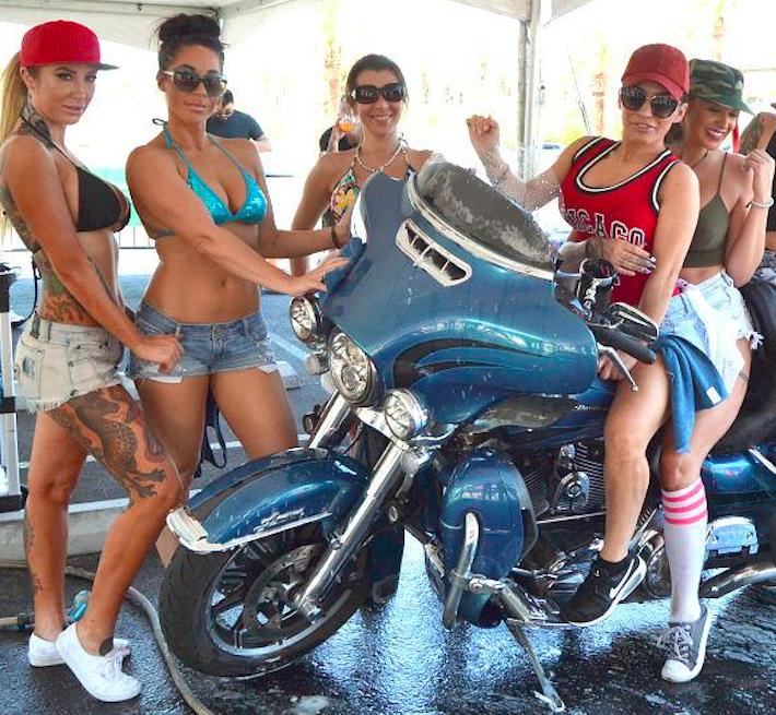 vegas-bikini-girls-bike-wash-1