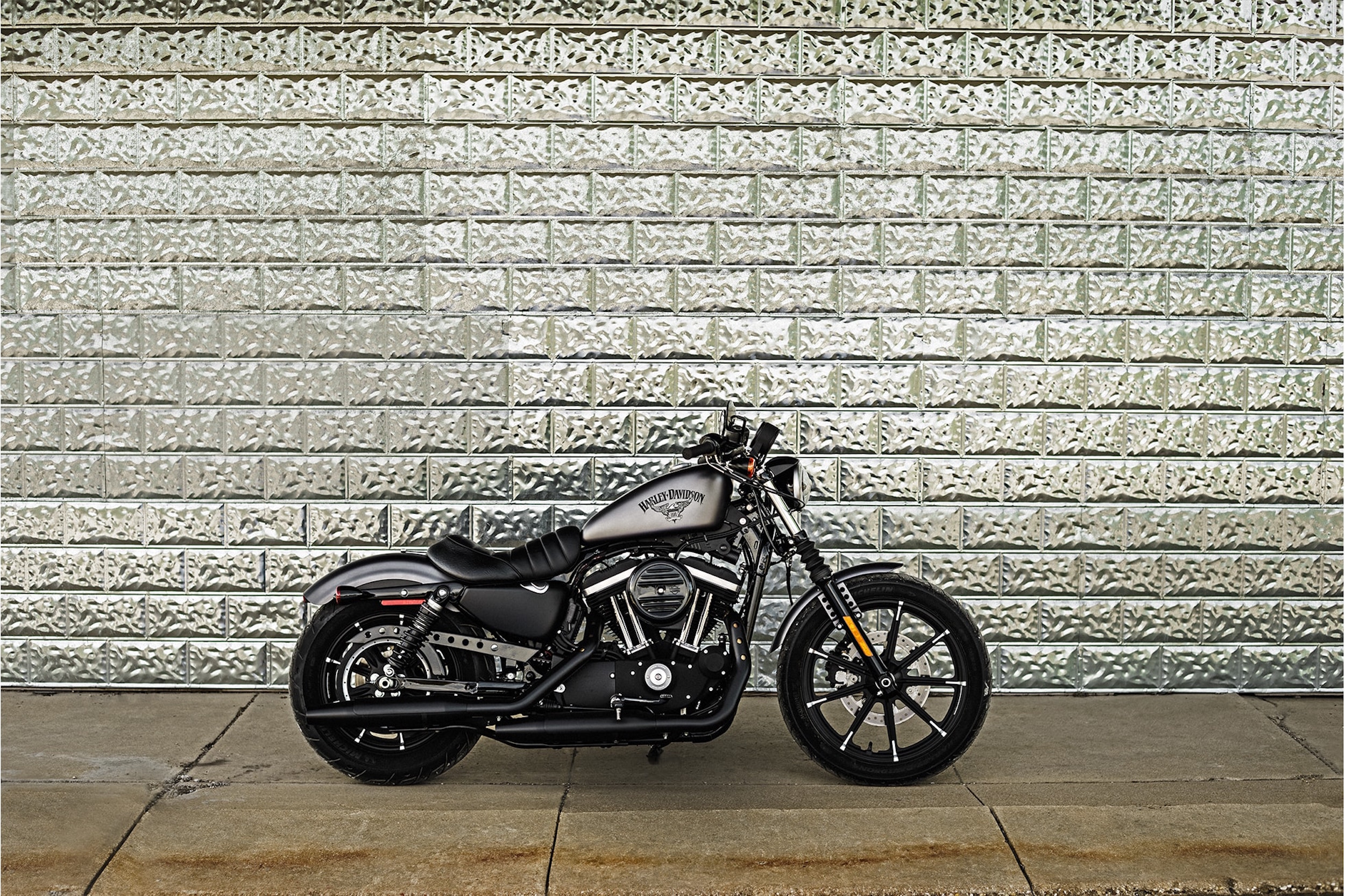 Harley Iron 883