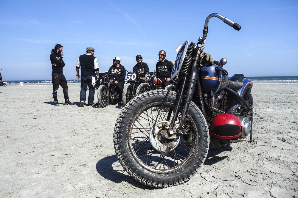 Vintage Harleys Invade Beach for Race of Gentlemen