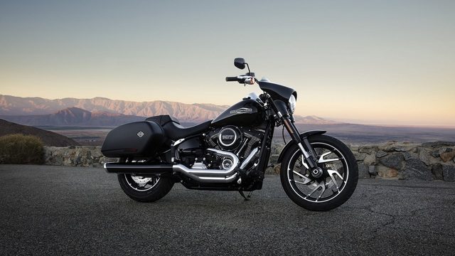 Daily Slideshow: Can’t-Miss First Mods for the 2018 Softail Sport Glide