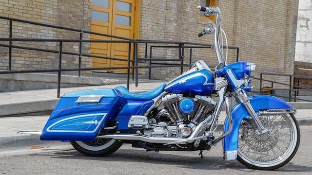 Daily Slideshow: 2001 Road King FLHRI is Living Life, Lowrider Style