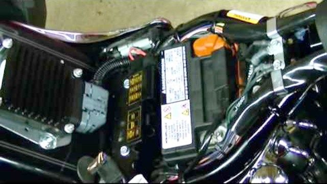 Harley Davidson Softail: How to Replace Battery