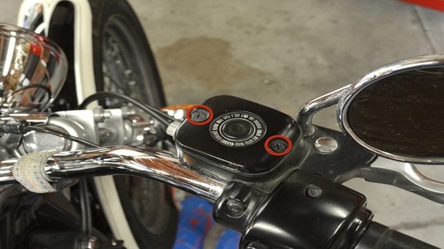 Harley Davidson Sportster: How to Replace Brake Fluid