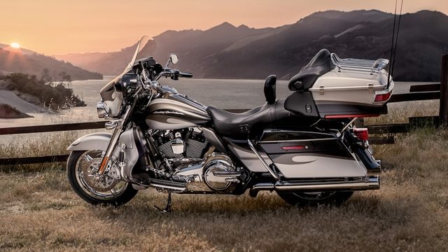 Harley Davidson Touring: Specifications by Model