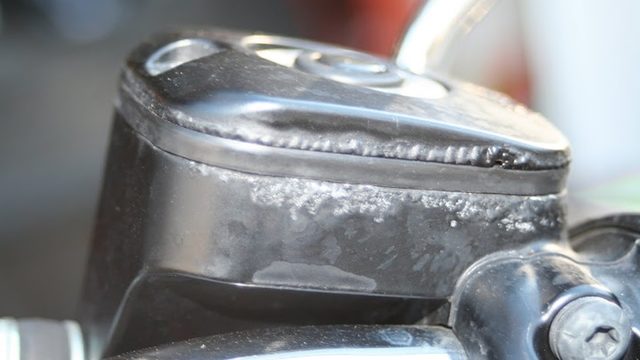 Harley Davidson Dyna Glide: How to Replace Brake Master Cylinder
