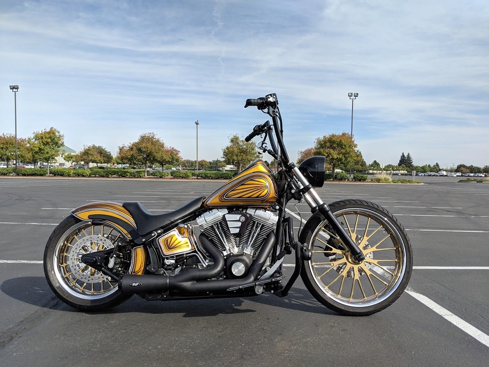 Highly-modded Softail FXSTI Really Stands Out: Marketplace Finds
