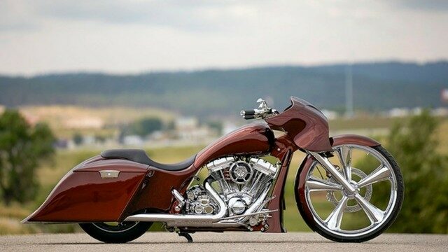 Custom Harley Bagger is a Street Glide Cross-Breed