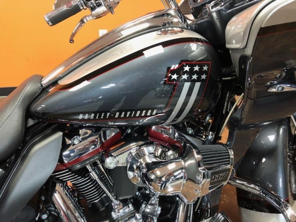 2019 Harley-Davidson FLTRXSE CVO Road Glide