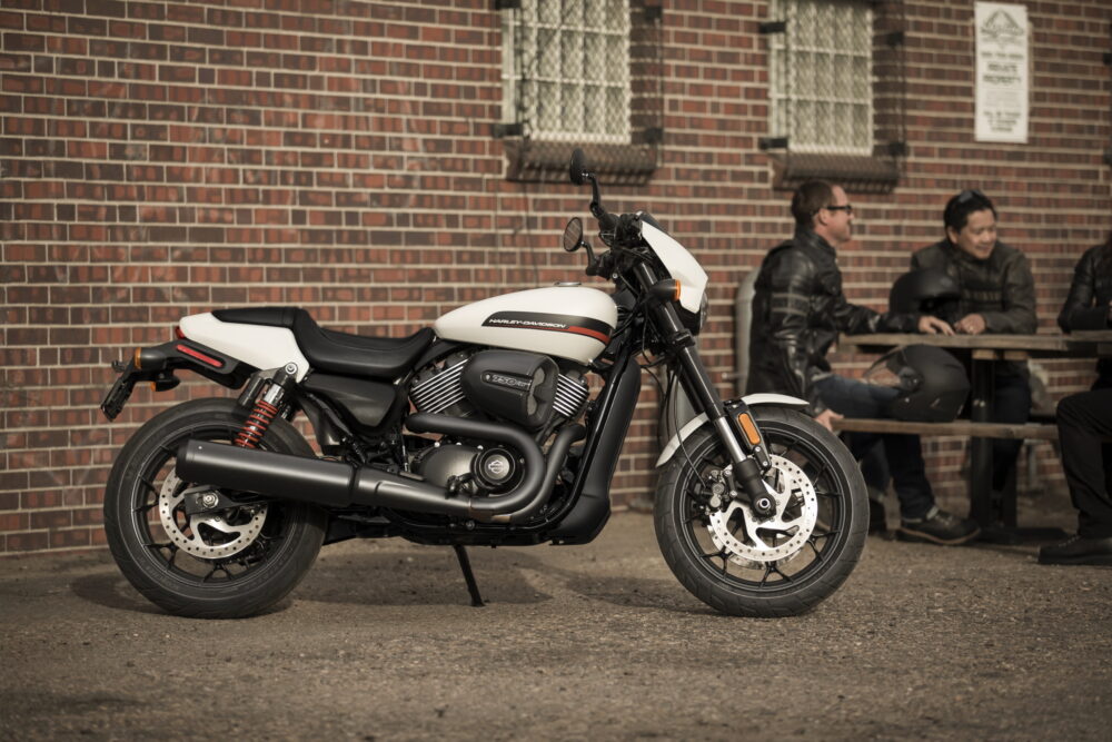 YouTube Sportbike Fan Explains Why Cruisers Are Better