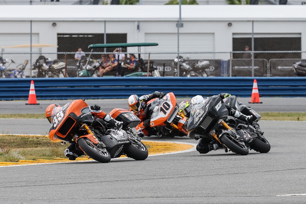 Harley and Indian Split two races in start of 14-Race Bagger Series.